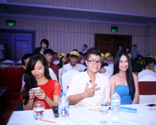 
	
	Đinh Mạnh Ninh – chàng ca sĩ nổi tiếng Hà Thành xuất hiện bảnh bao cũng cô bạn Thanh Nhàn  - Top 10 Miss Ngôi Sao 2013.